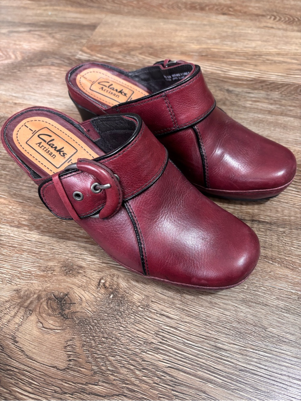 Clarks Artisan Maroon Pebbled Leather Block Heel Mules